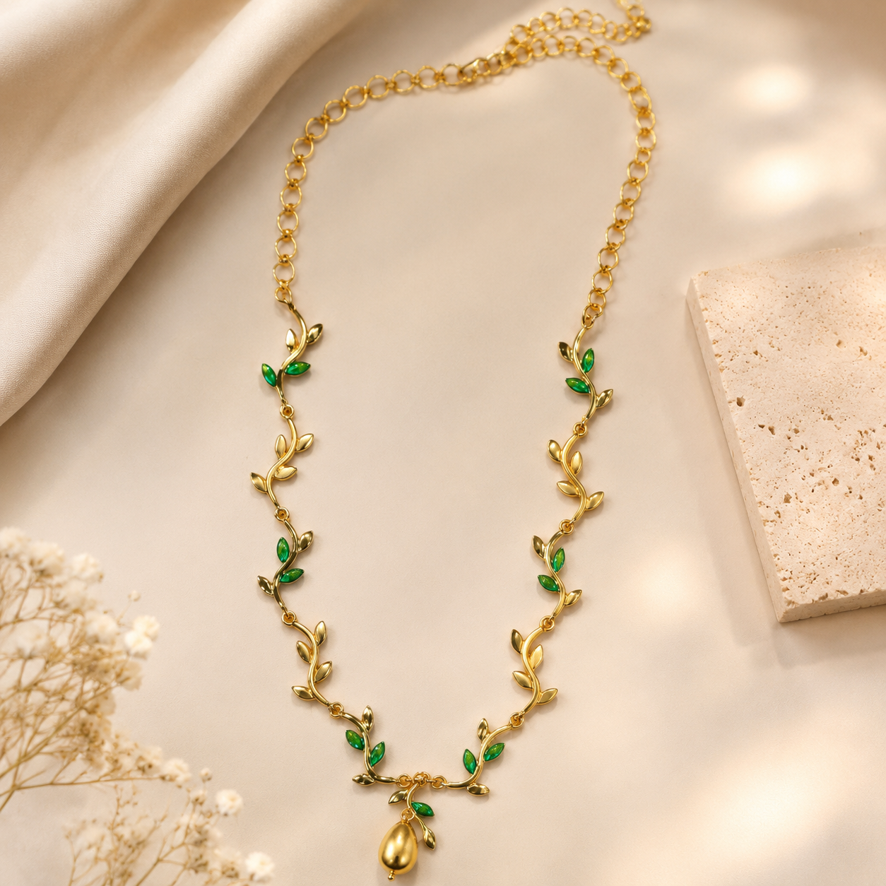 Minimal Less Weight Necklace